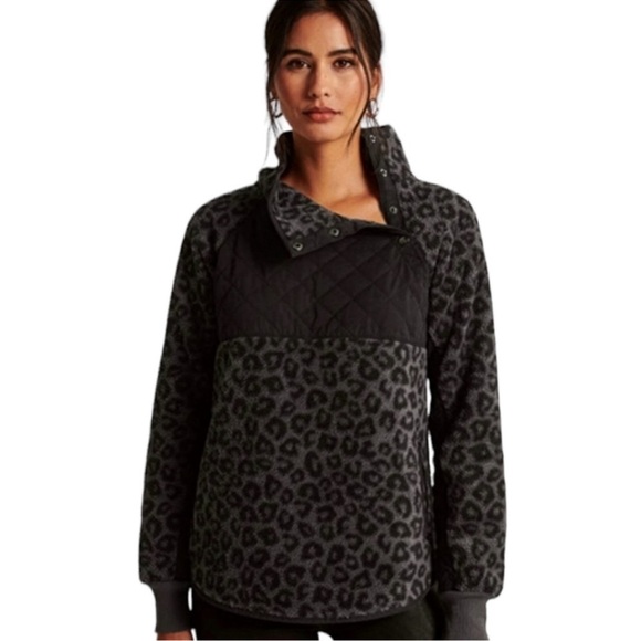 Abercrombie & Fitch Tops - Abercrombie & Fitch A&F asymmetrical leopard print quilted snap pullover